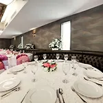 מלון Kadak Garden 2*