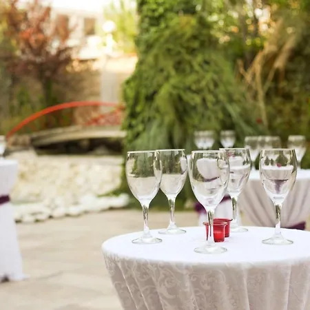 Kadak Garden Hotel 2*