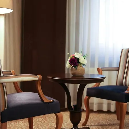 Kadak Garden Hotel 2*